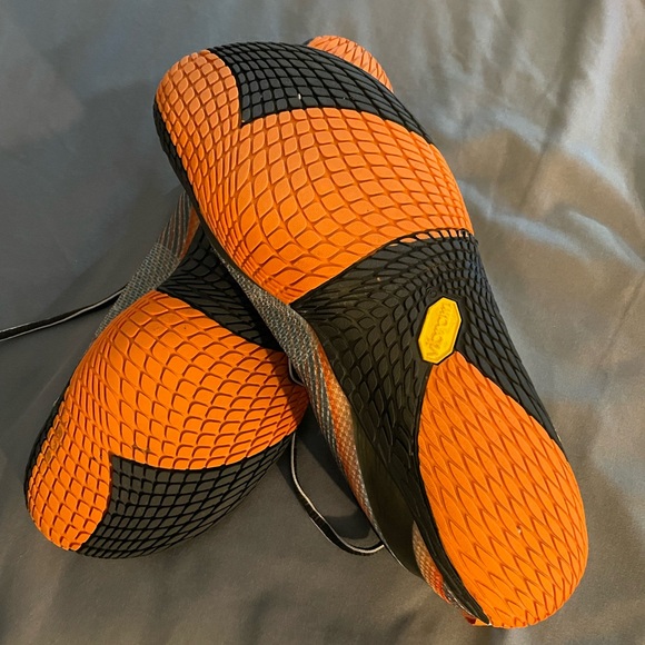 Men’s Running Shoes - Picture 3 of 3